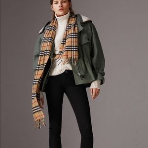 Burberry Classic Cashmere Scarf in Camel - Vintage